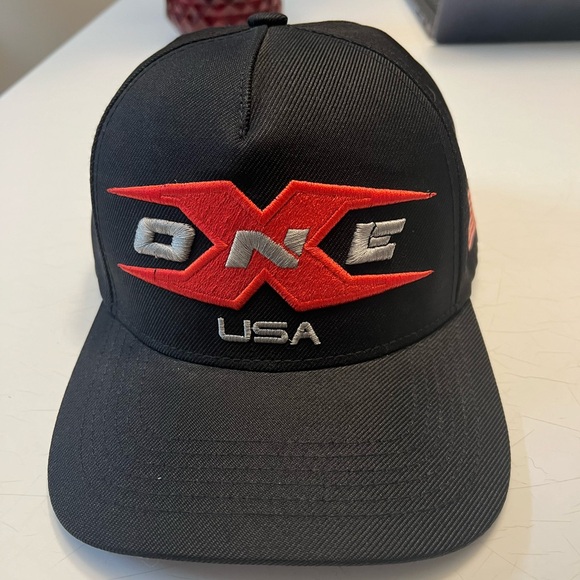 Men’s cap bundle. - Picture 3 of 6